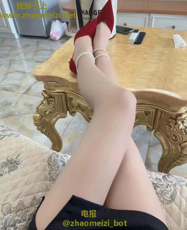 大奶子小妞