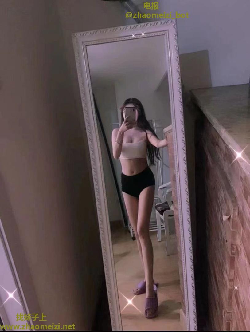 很骚大胸的妹