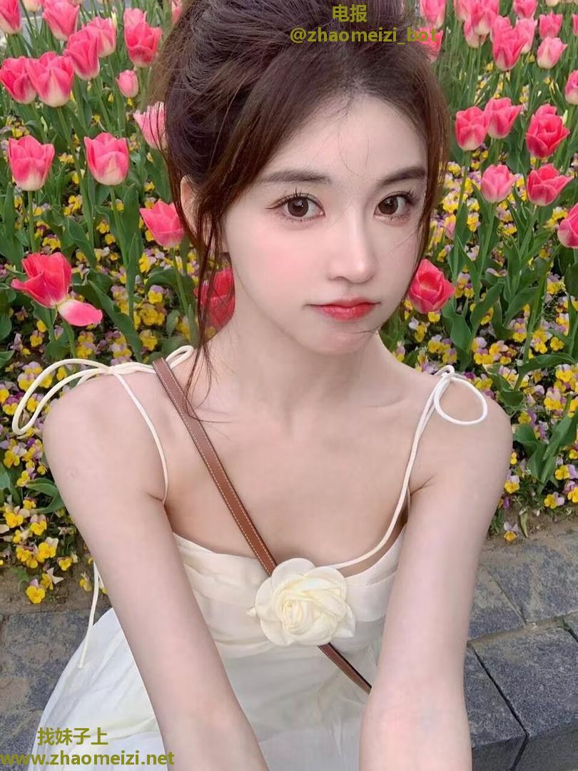 极品大胸温柔甜美耐心服务