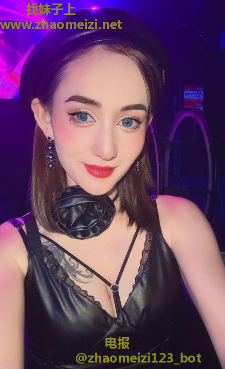体验新疆小姐姐
