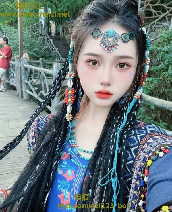 性感大灯小尤物