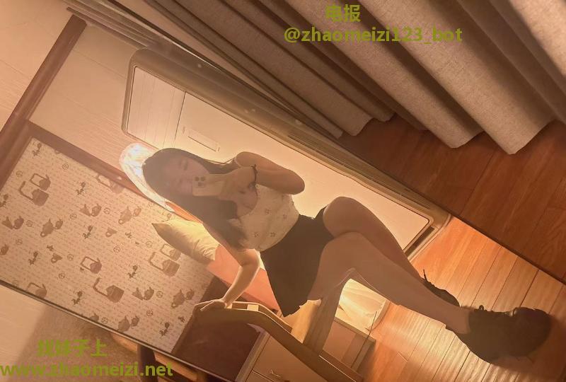 园区大奶妹卢娜