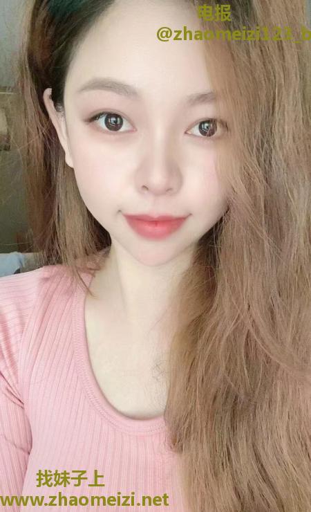 大胸S型身材小艾
