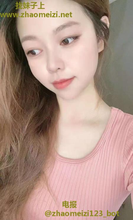 大胸S型身材小艾
