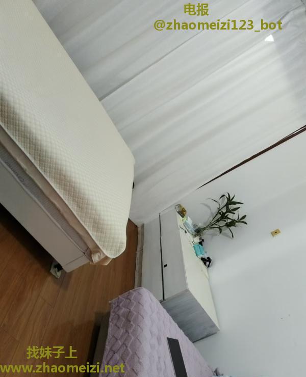 桂林路站大胸姐姐
