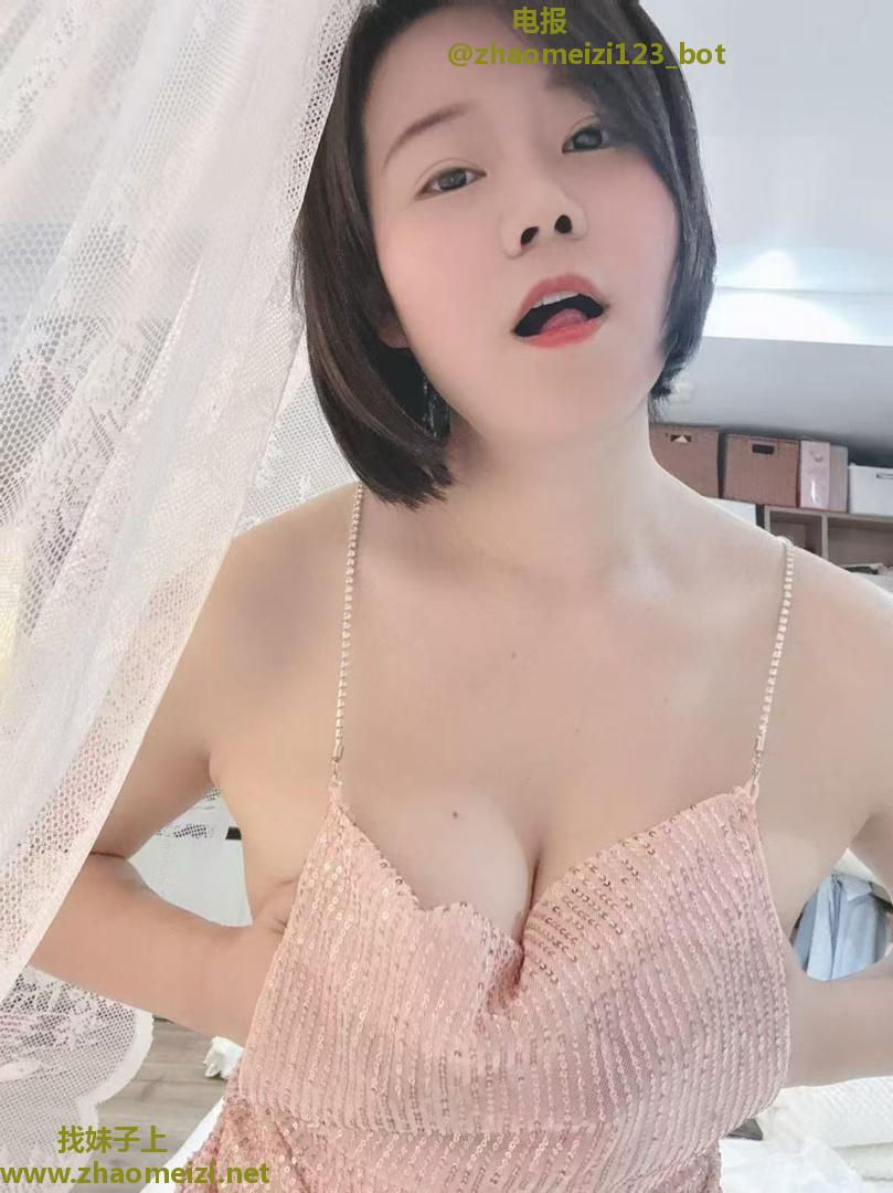光谷大胸小姐姐