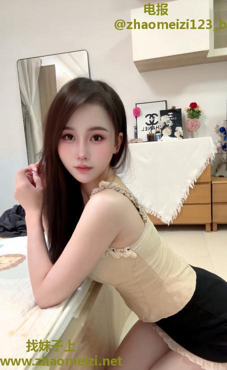 天河腿长胸大小姐姐