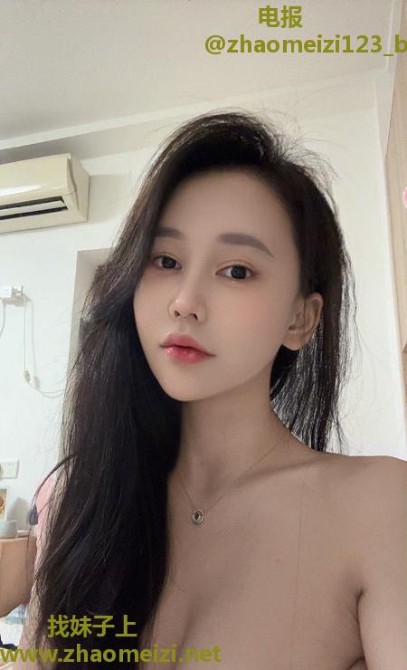 天河腿长胸大小姐姐
