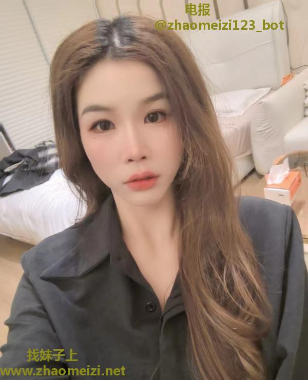湿吻毒龙苗条小姐姐
