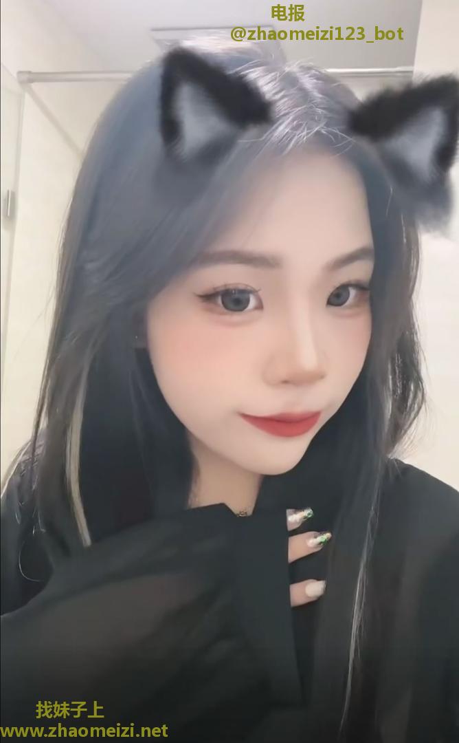 04粉嫩小妹