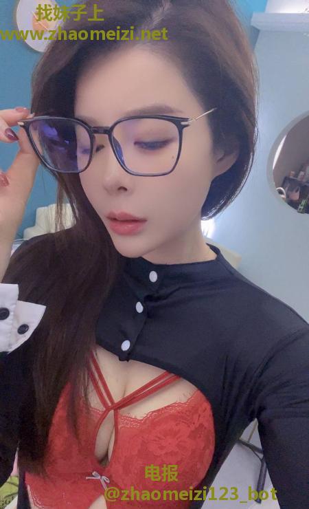 身材高挑服务系御姐