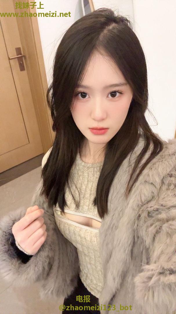 白嫩邻家巨乳小妹