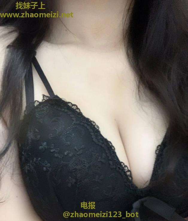 舌吻御姐静静