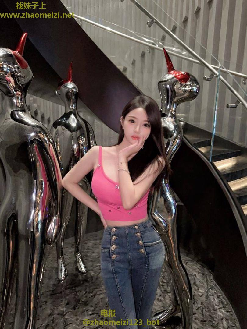 极品巨乳年轻少妇