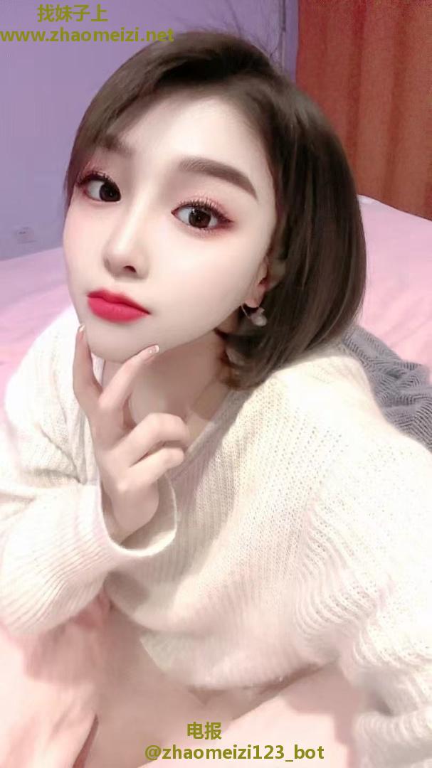 风骚白皙嫩妹