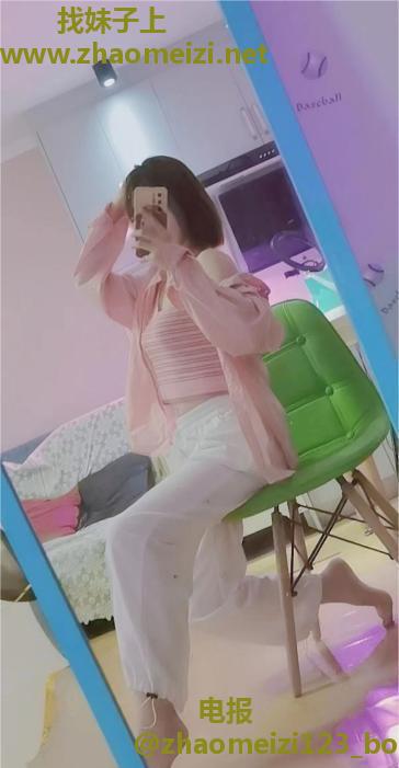 精致短发少妇如梦