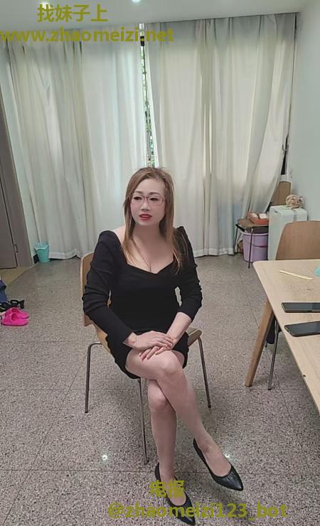 风骚黑丝少妇