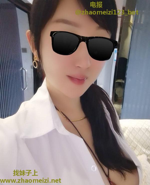 越秀巨乳风情姐姐