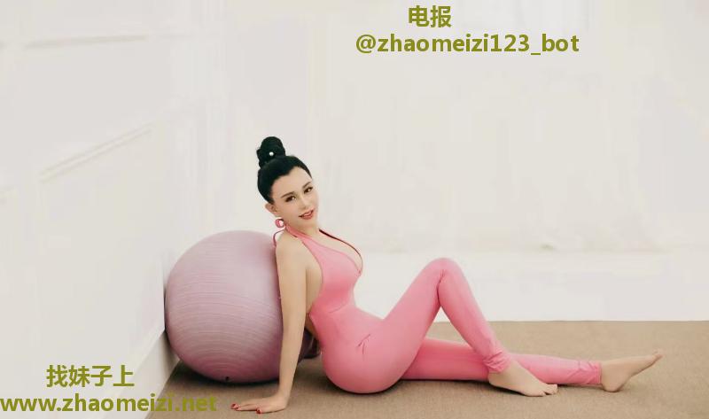 练瑜伽的骚妇