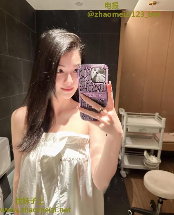 新建区丰满性感少妇