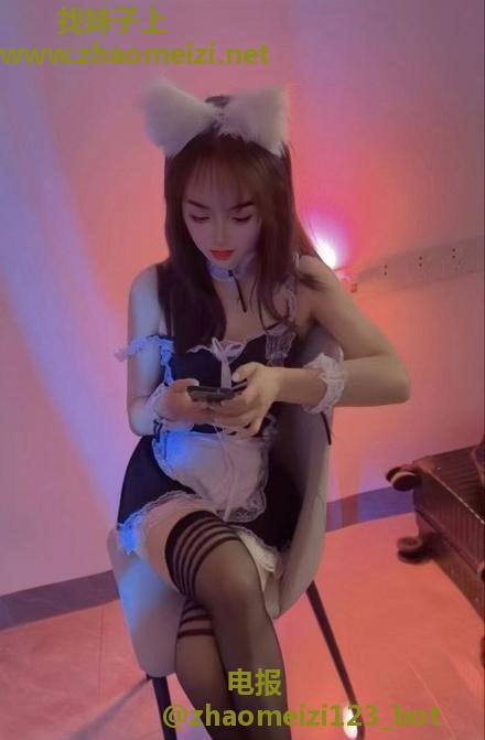 性感黑丝女仆装老师