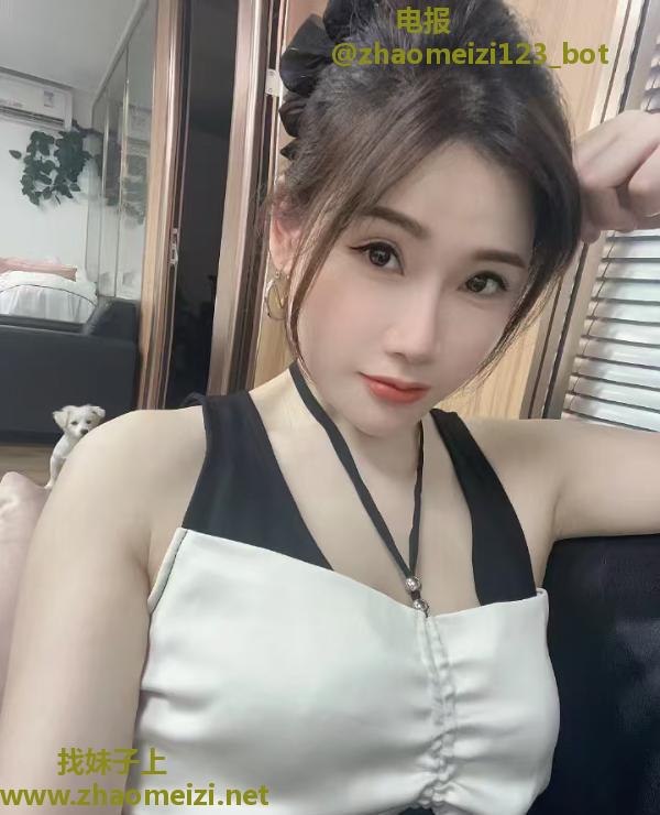 苗条骨感阿媚