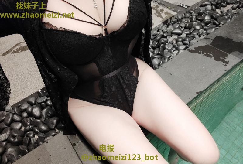 蜜桃臀御姐