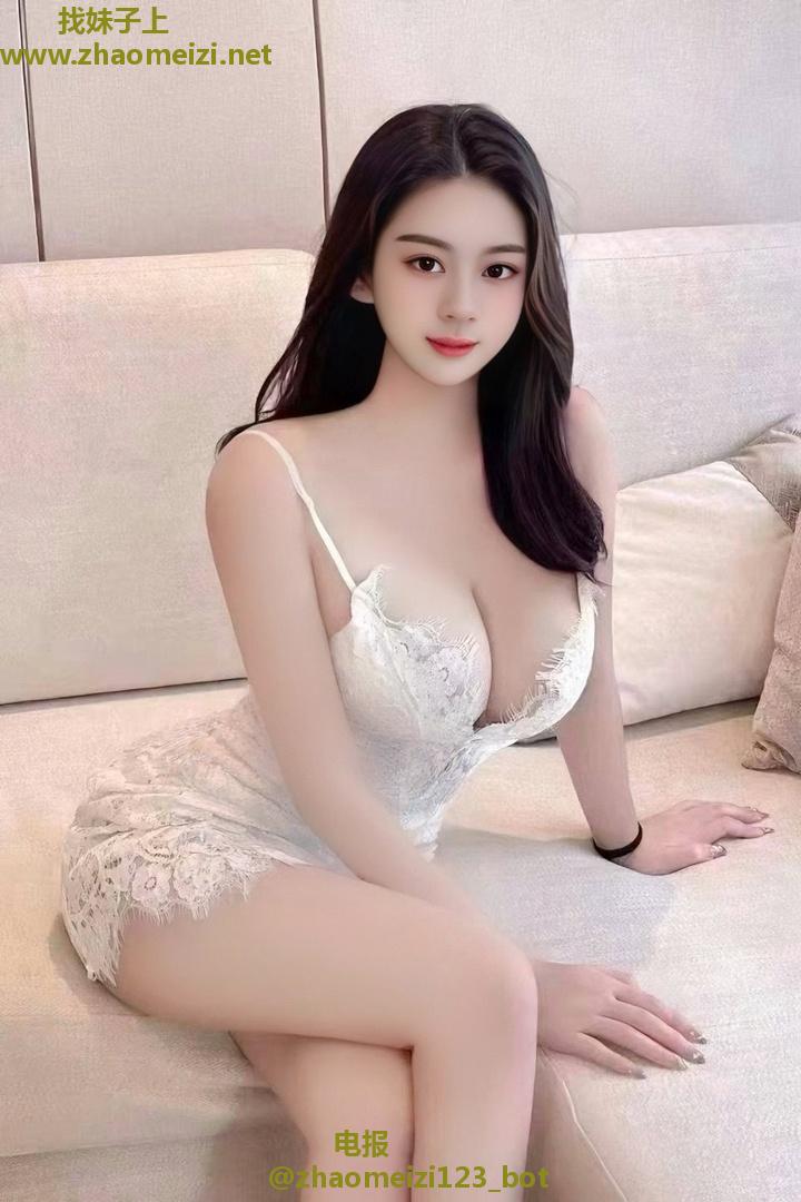 浦口翘臀粉嫩妹