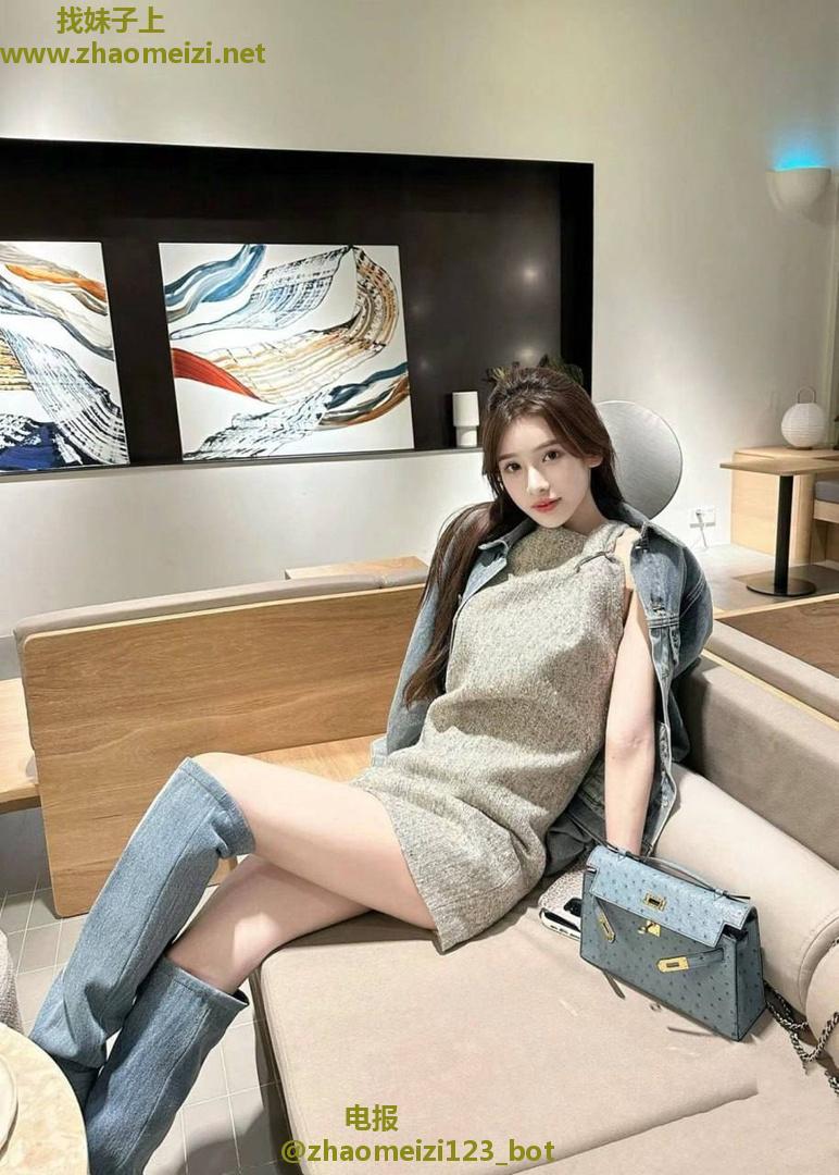 性感翘臀湿穴少妇