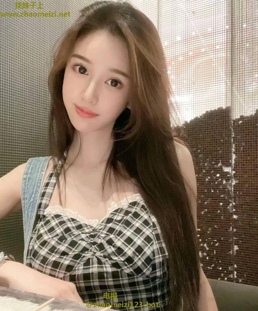 性感翘臀湿穴少妇