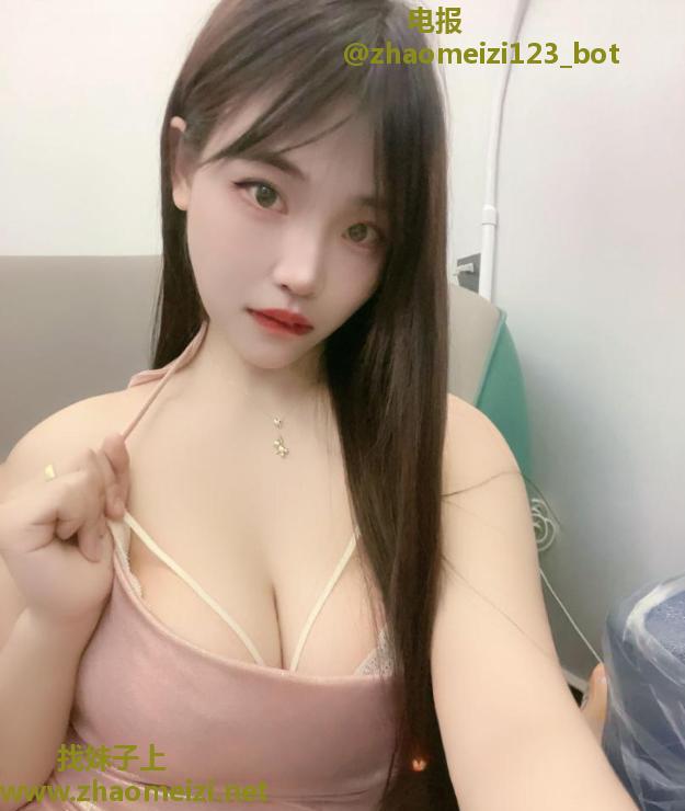 尤物大奶妹一字马
