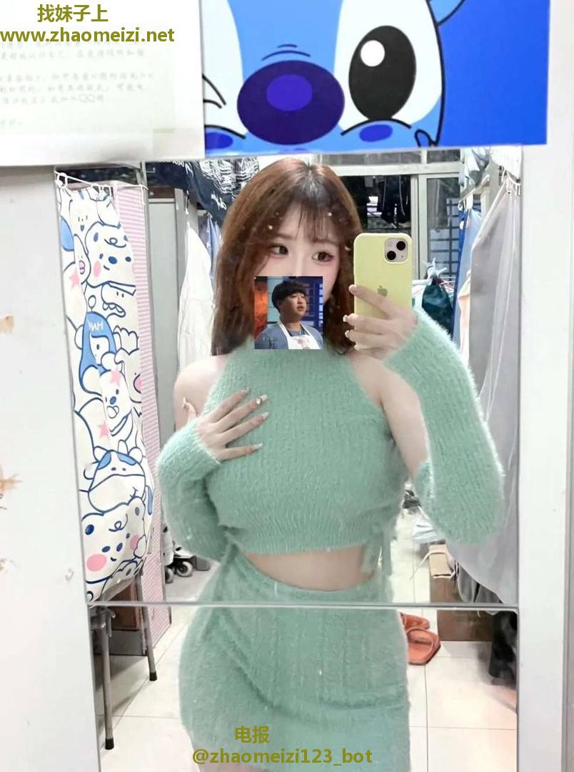 娇小无毛馒头多汁骚穴