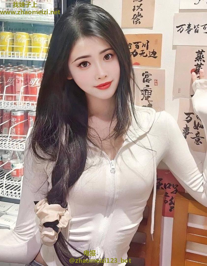 白虎肥臀巨乳小骚货