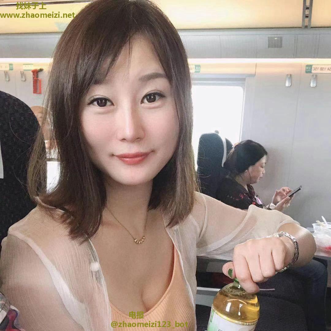 胸大圆挺妹妹
