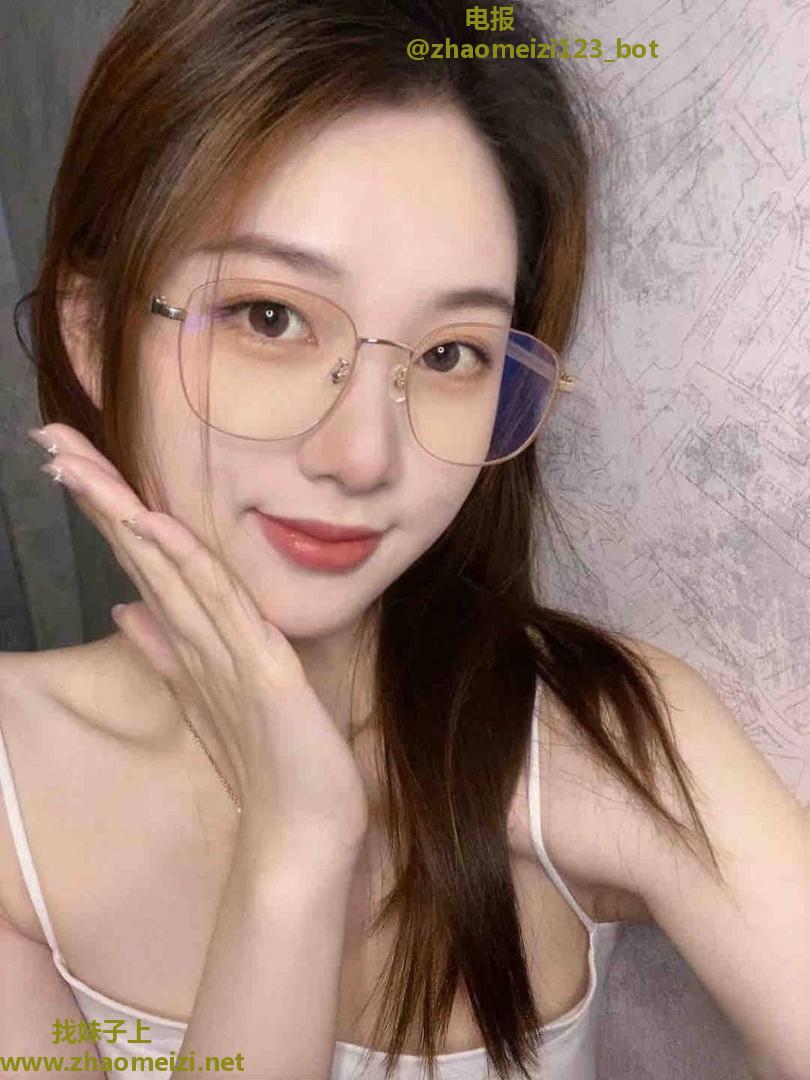 性感骚货眼镜妹