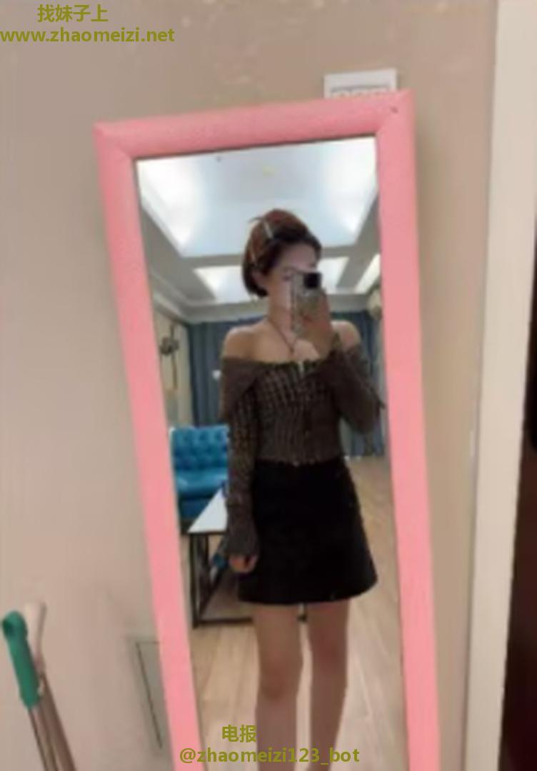 三点粉嫩少女小佳