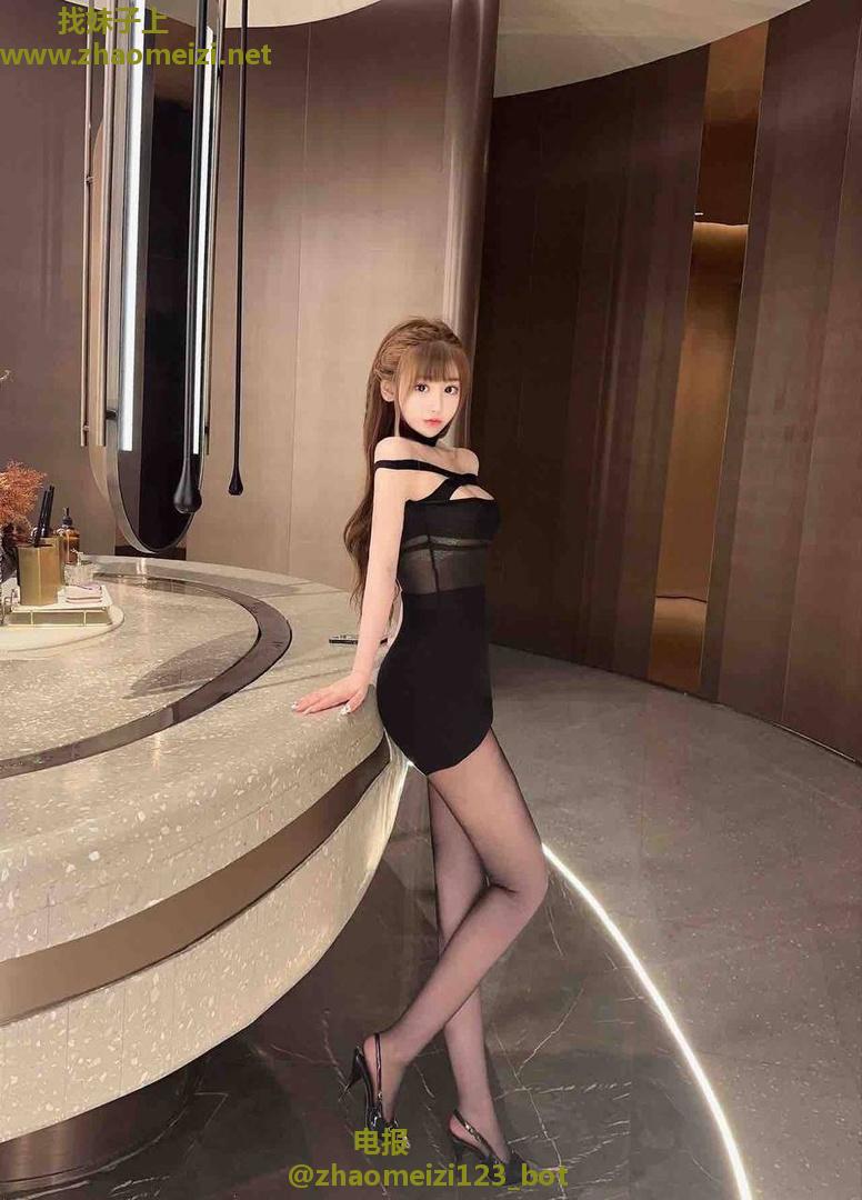 静安大波小美女