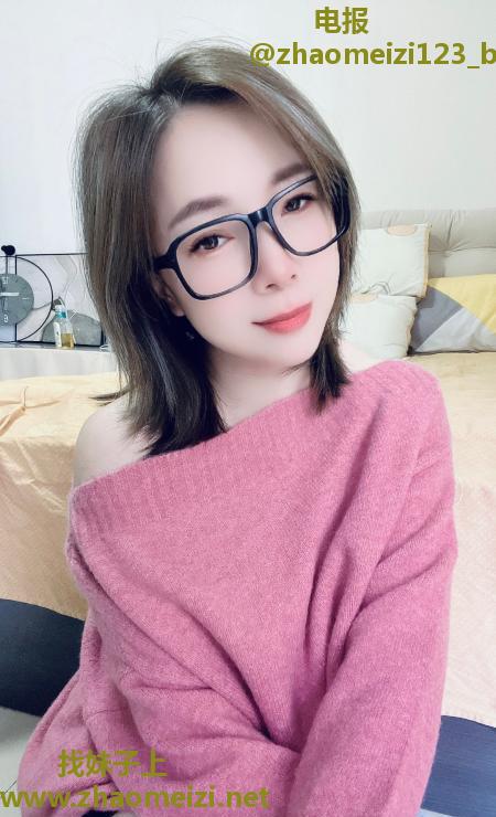 轻熟眼镜姐姐