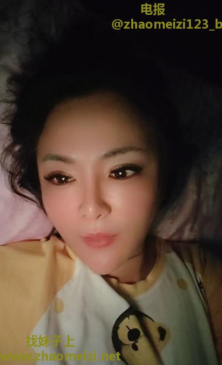 巨乳少妇服务态度很好