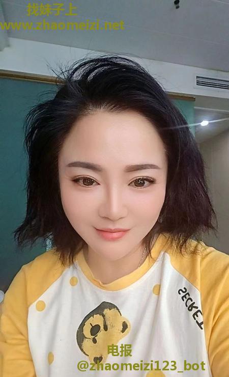 巨乳少妇服务态度很好