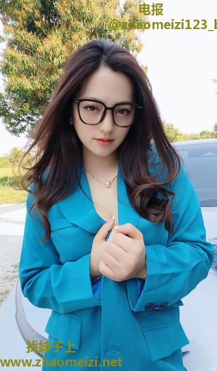 越秀眼镜轻熟妇