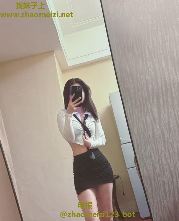 年轻嫩妹真真