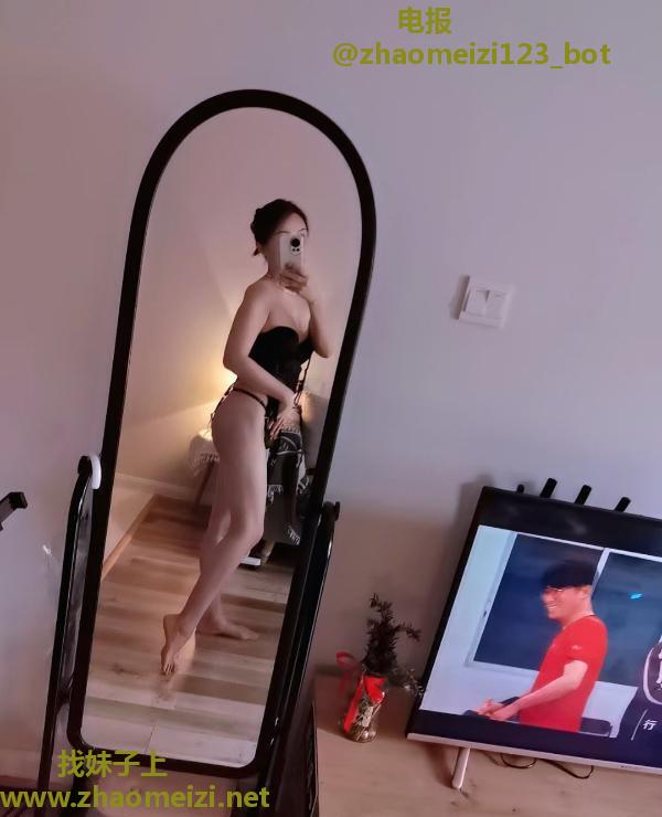 性感小长腿骚曼曼