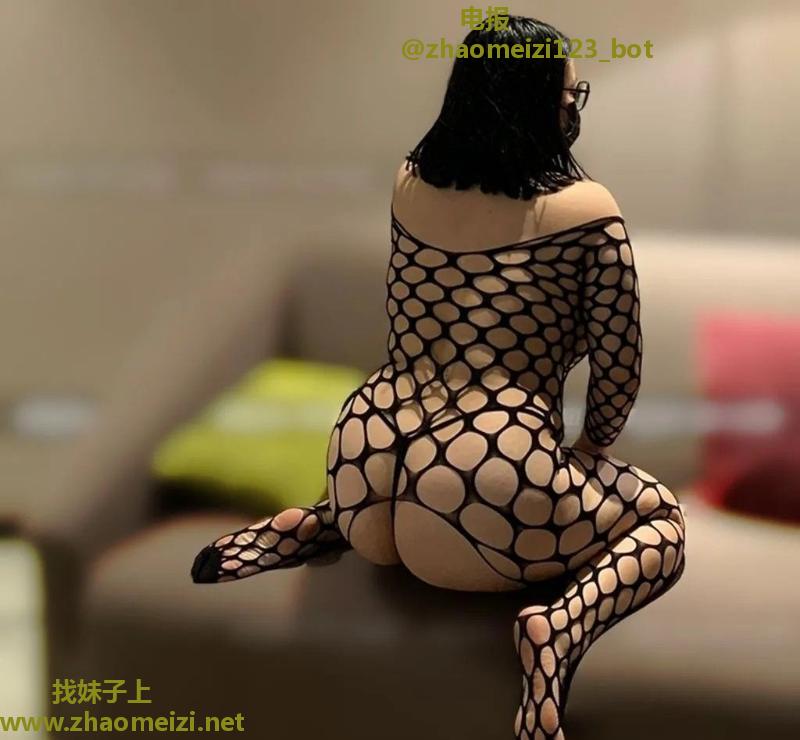 反食性感大胸妹