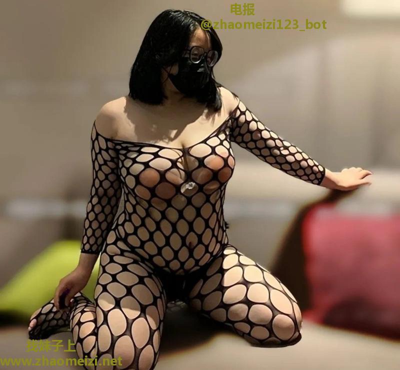 反食性感大胸妹