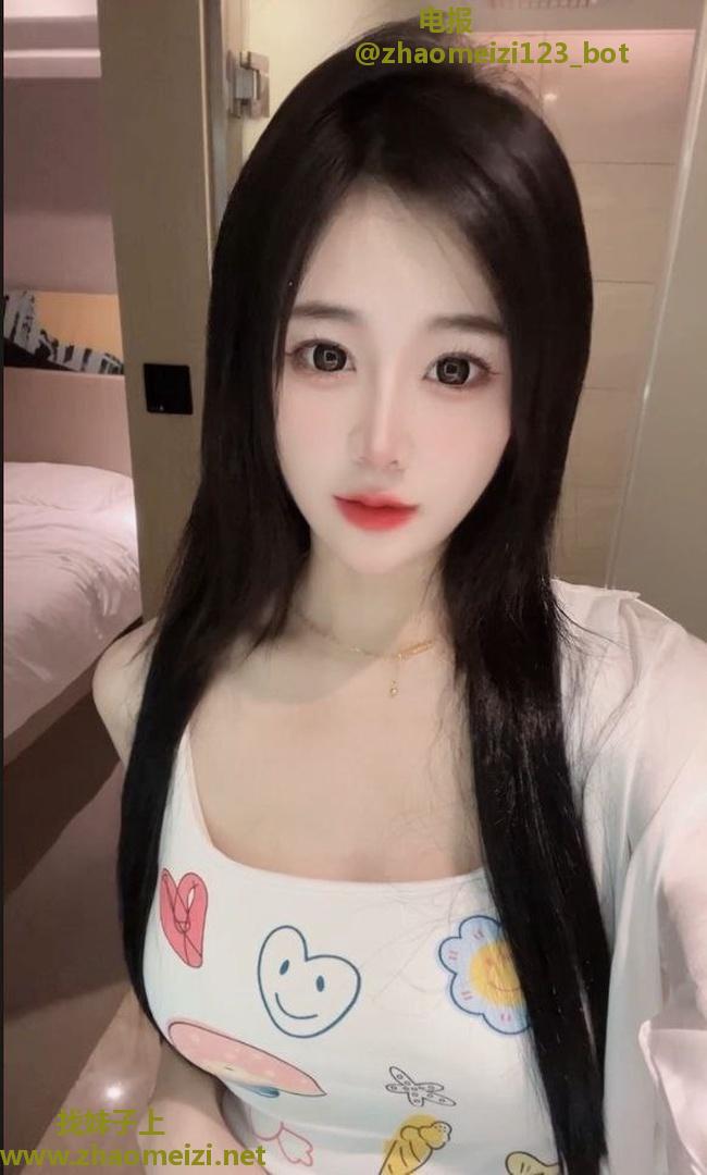 蜜桃刚成熟嫩的出水的妹子
