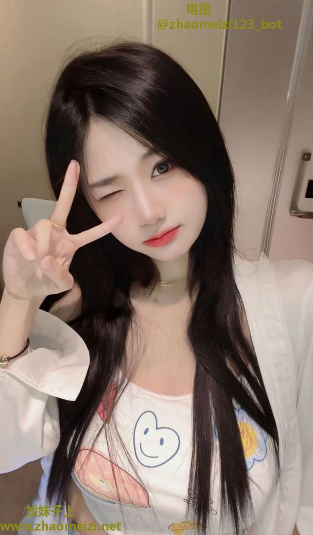 蜜桃刚成熟嫩的出水的妹子