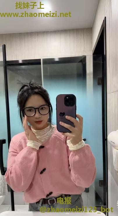 眼镜美女彤彤