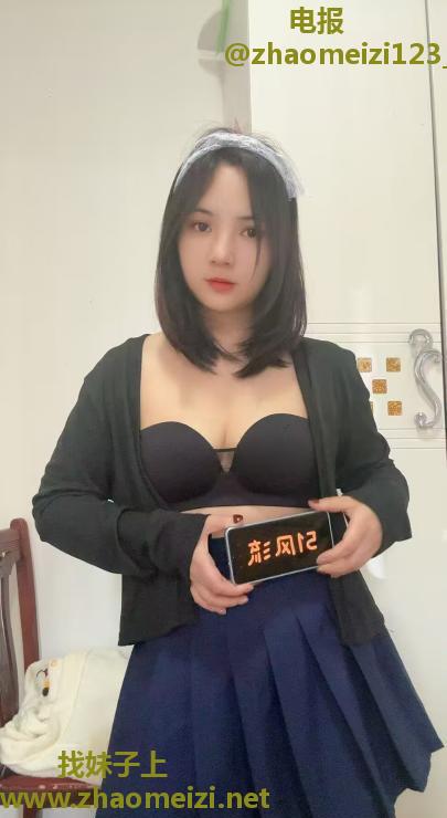 眼镜美女彤彤