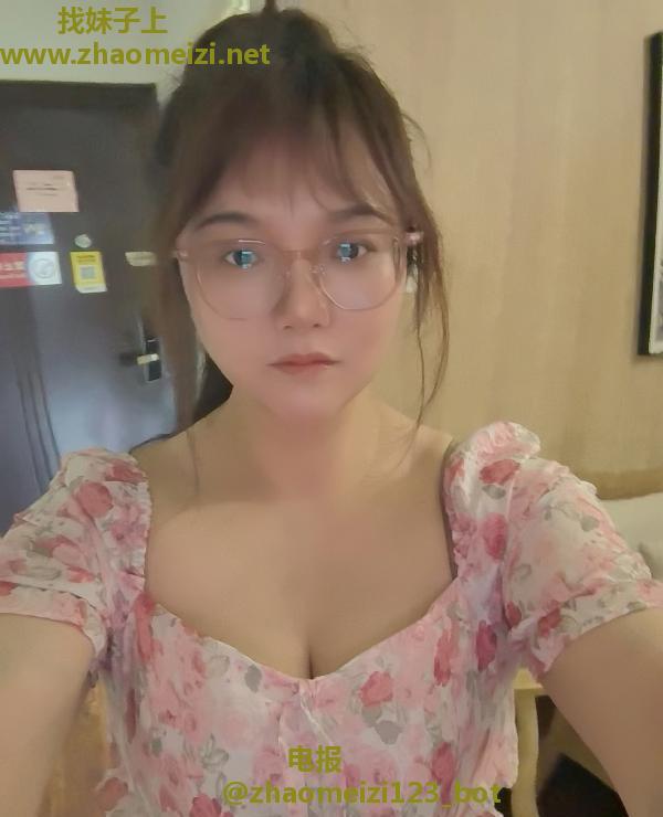 刚刷过D杯眼睛妹